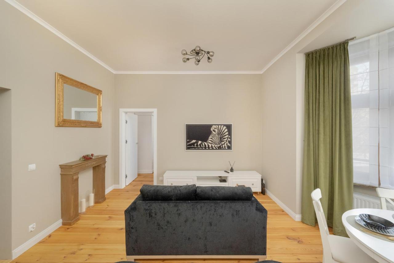 Aesthetic One Bedroom Apartment In Wroclaw By Noclegi Renters Extérieur photo
